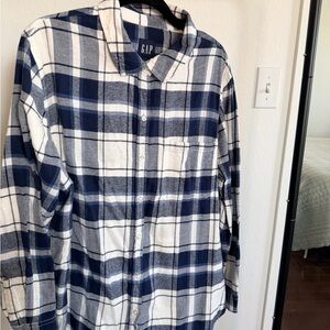 GAP Women's Blue and White Plaid Flannel  Button-Down Shirt
